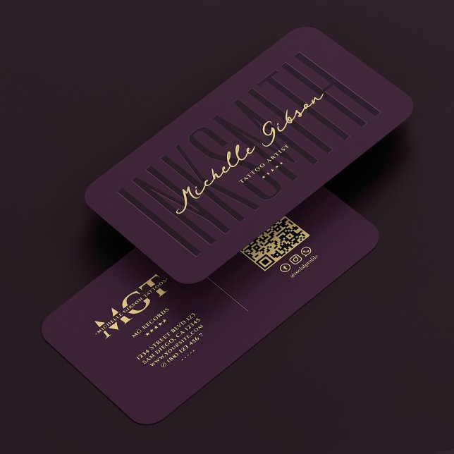 Cartão De Visita Tatuagem Moderna Monograma Púrpura Escura Elegante (Modern Tattoo Artist Monogram Elegant Dark Purple Business Card
)