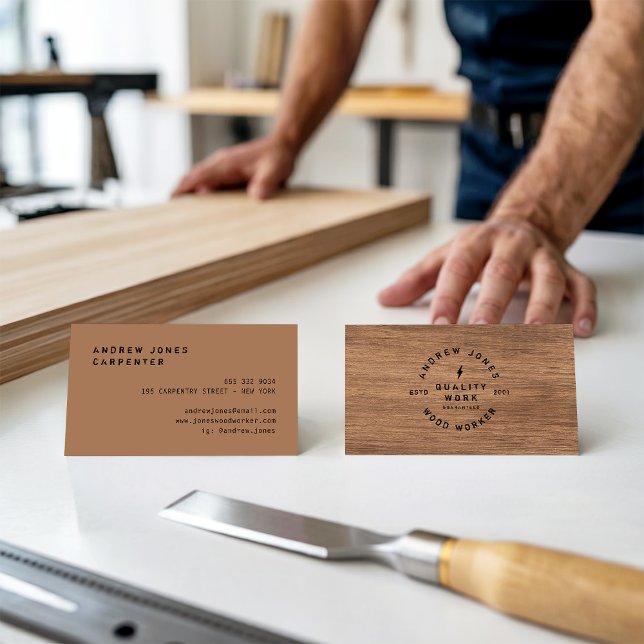 Cartão De Visita Típica mínima moderna de colheita madeiras rústica (Modern minimal vintage typography rustic dark wood)