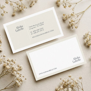 Cartão De Visita Tipografia Mínima Moderna de Beige Suave e Branco