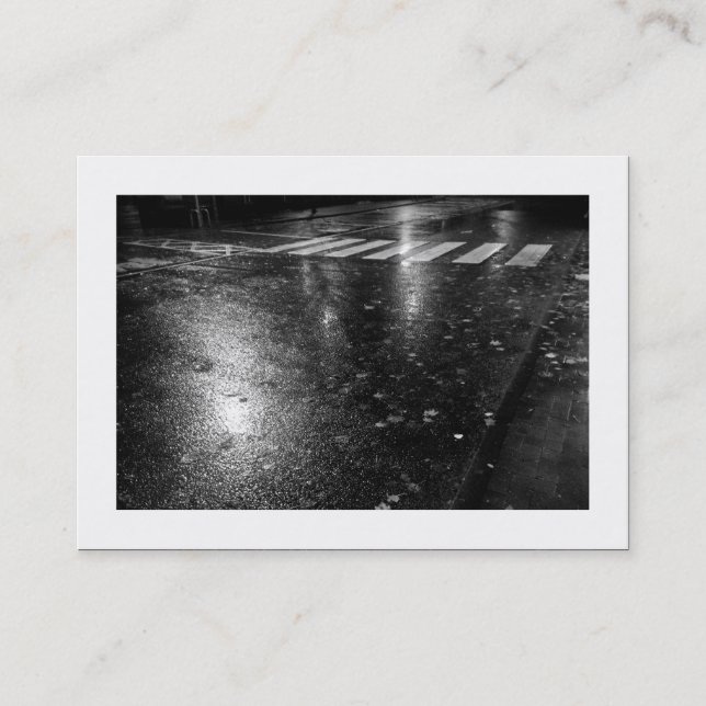 Cartão De Visita Wet Autumn Road at Night (Bordado) (Frente)