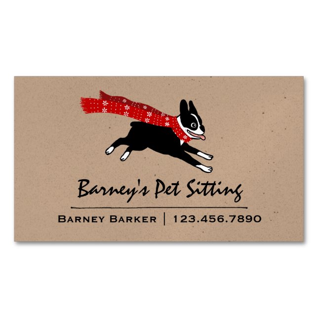 Cartão De Visitas Magnético Boston Terrier Vestindo Red Winter Scarf (Frente)