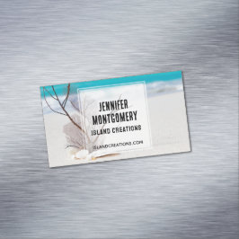 Cartão De Visitas Magnético Conchas brancas em uma praia tropical