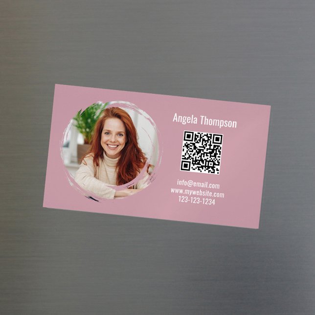 Cartão De Visitas Magnético Photo QR Code Pink Modern Magnetic  (Pink business card magnet with scannable QR code.)