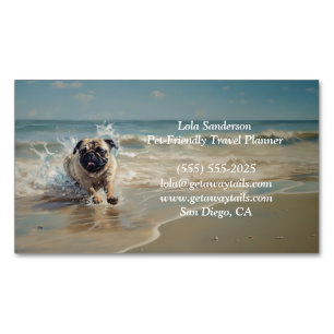 Cartão De Visitas Magnético Pug Feliz na Praia personalizável