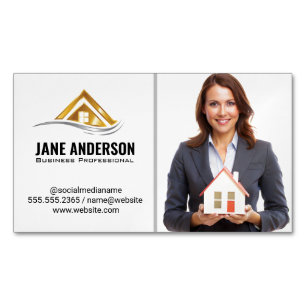 Cartão De Visitas Magnético Realtor Holding Home   Mulher de Negócios