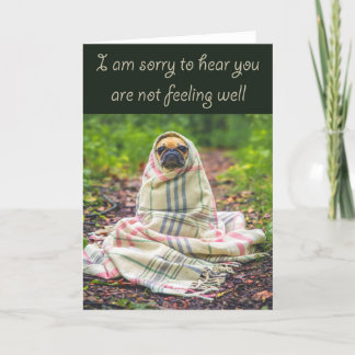 Cartão Desculpe ouvir que não está bem, Pug no cobertor.