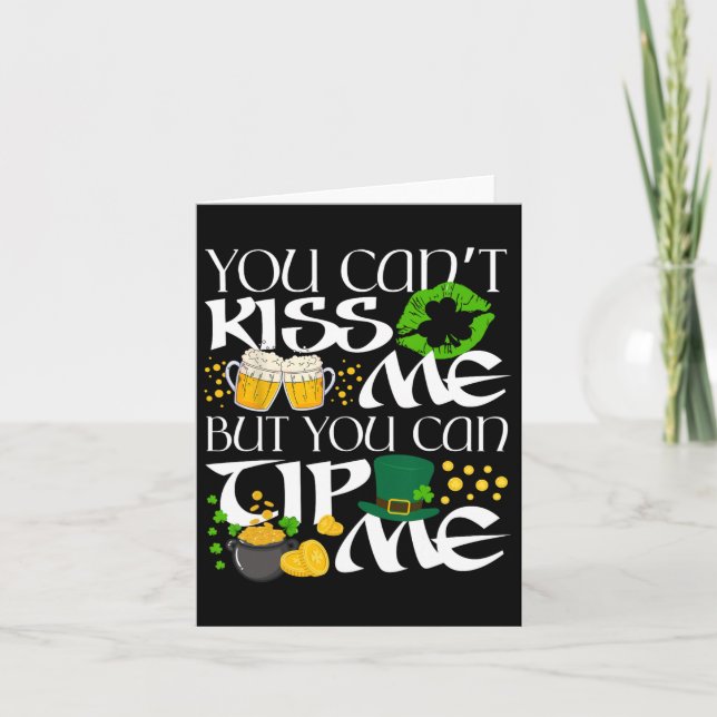 Cartão Dia de São Patrício Irlandês Divertido Camarera Sh (Frente)