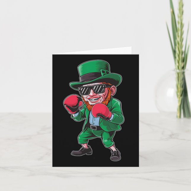 Cartão Dia de São Patrício Leprechaun Mostrando Habilidad (Frente)