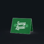 Cartão Dia de São Patrício Sassy Lassie Funny Irlandês<br><div class="desc">Dia de São Patrício Sassy Lassie Funny Irlandês</div>