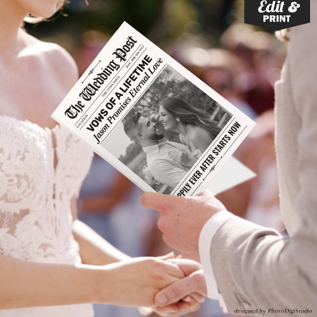 Cartão Diversão Personalizada Voos de Casamento Jornais V (Custom Fun Vows Wedding Newspaper Wedding Vows Card)