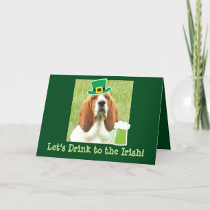 Cartão do dia de St Patrick com Basset Hound