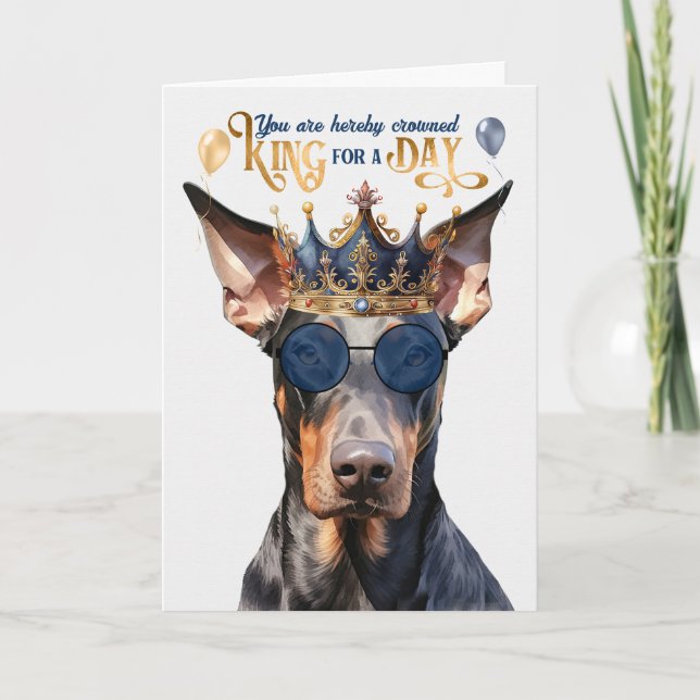 Cartão Doberman Dog King para um dia de aniversário engra (Frente)