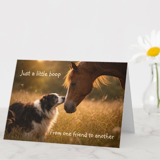 Cartão Dog & Horse Friends Boop Warm Wishes Greeting Card (Criador carregado)
