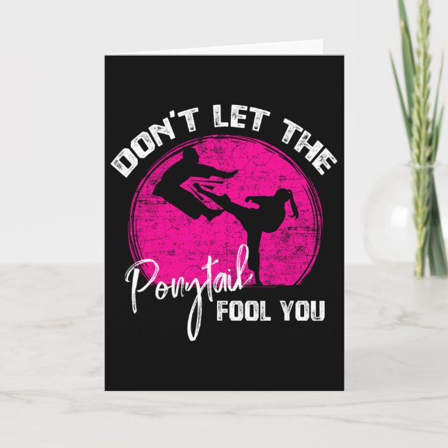 Cartão Dont Let The Ponytail Fool You Funny Karate Gift  (Frente)