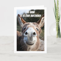 ELE NÃO PODE ESPERAR PARA CELEBRAR "NOSSO ANIVERSÁ