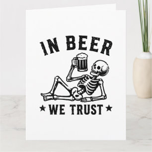 Cartão Em cerveja nós confiamos esqueleto gelado Beer Pon