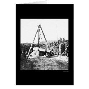 Cartão Engenheiros que removem uma arma para o general