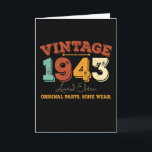 Cartão Engraçado 82 anos de idade 1943 Vintage 82º presen<br><div class="desc">Celebre em estilo com este Adorável design de aniversário Engraçado. Perfeito para aniversários de todas as idades, do marco 21rua, 30, 40º, 50º e além. Projetado para se destacar, este design gráfico faz uma ideia ideal de presente de aniversário para homens e mulheres que amam roupas únicas, divertidas e personalizadas....</div>