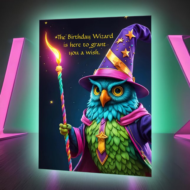 Cartão Engraçado, Coruja dá noivado mágico (Funny wizard owl over the hill humor:  A colorful birthday card with age template and magical vibe)