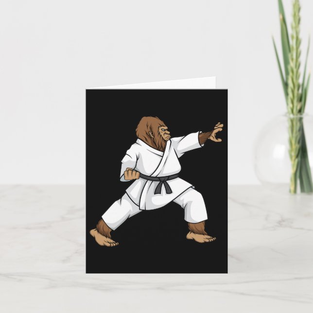 Cartão Engraçado Ninja Bigfoot Fazendo Karate Com Samurai (Frente)