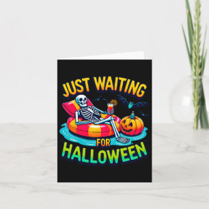 Cartão Esperando pelo esqueleto assustador do Halloween n