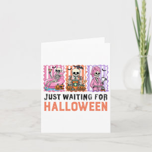 Cartão Esperando pelo esqueleto de Halloween e verão assu
