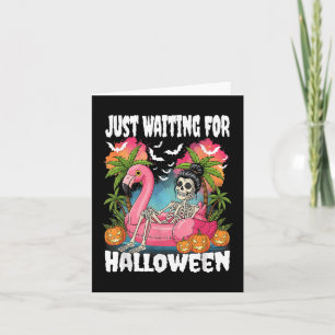 Cartão Esperando pelo esqueleto de Halloween e verão assu