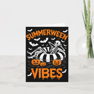 Cartão Esqueleto de vibrações de Summerween flutuando na