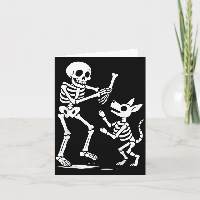 Cartão Esqueleto Engraçado Brincando Com Cachorro Hallowe (Frente)