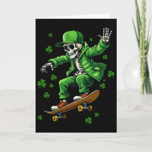 Cartão Esqueleto Irlandês Em Skateboard Engraçado Dia De