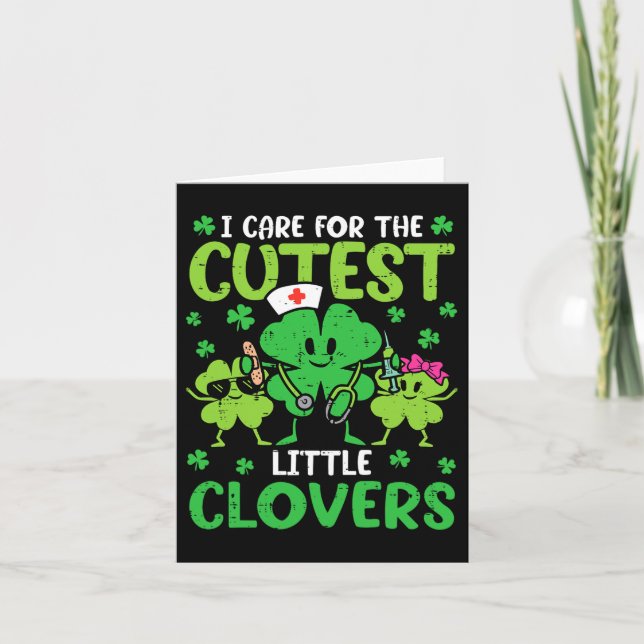 Cartão Eu Cuido Dos Mais Fofos Pequenos Trevos St Patrick (Frente)