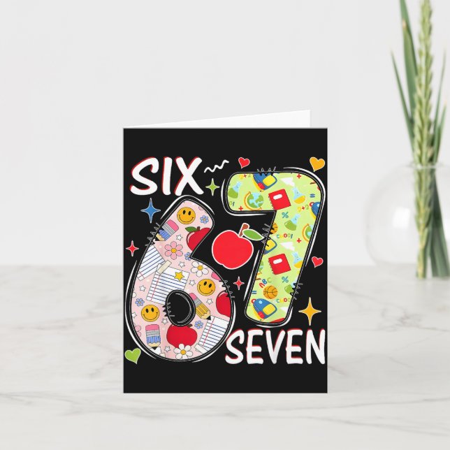 Cartão Eu Sobrevivi 67 Dias De Escola Engraçado 67 Profes (Frente)