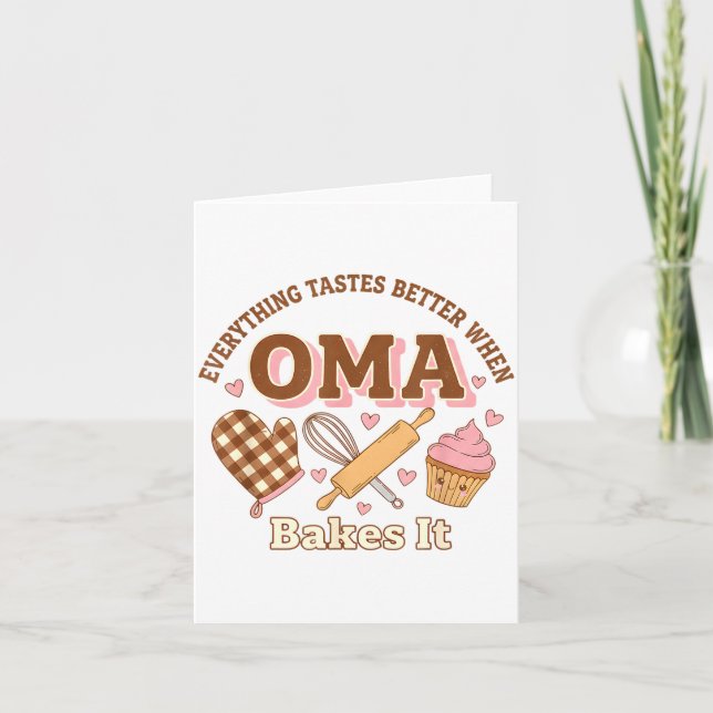 Cartão Everything Tastes Better When Oma Bakes It Mother' (Frente)