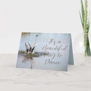 Cartão Excelente Blue Heron Wings se espalhando na água