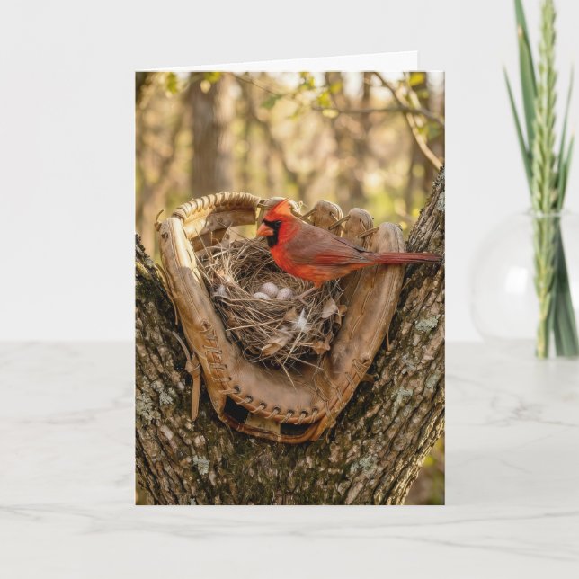 Cartão Father's Day Cardinal Nest in a Baseball Glove (Frente)