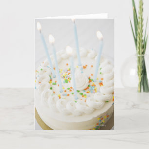 Cartão Feche o bolo de aniversário com velas de anivers