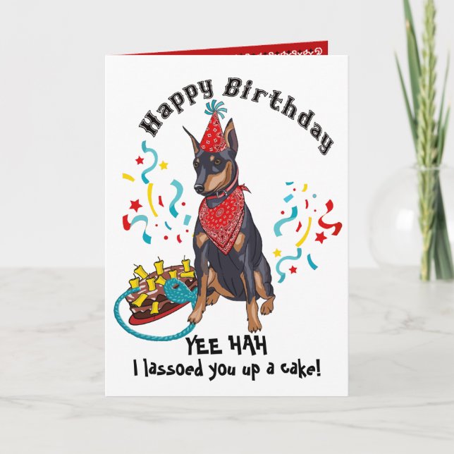 Cartão Feliz aniversário com o cachorro Doberman em Red B (Frente)