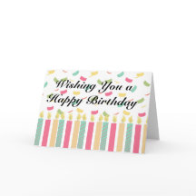 Feliz aniversário com velas e confetti coloridas