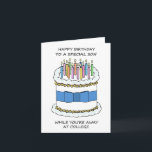 Cartão Feliz aniversário para Son Away na faculdade<br><div class="desc">Uma simples ilustração de um bolo de aniversário branco decorado com um arco azul amarrado em volta dele e acendido velas em cima. A ilustração é colocada contra um fundo branco e acompanhada das palavras "Parabéns a um filho especial enquanto você está fora da faculdade".</div>