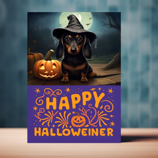 Cartão Feliz cachorro Halloweiener fofo (Halloween card with Weiner dog on front is displayed on a table top)