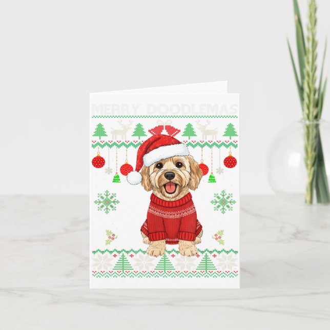 Cartão Feliz Doodlemas Goldendoodle Vestindo Camisa Feia  (Frente)