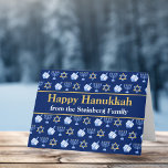Cartão Feliz Hanukkah Blue Menorah Star de David Pattern<br><div class="desc">Belo cartão de Chanucá Feliz,  personalizado,  em azul bonito,  com um padrão legal de estrela judaica,  sonho para diversão jogos de Chanukah,  e a menorah judia para o feriado.</div>
