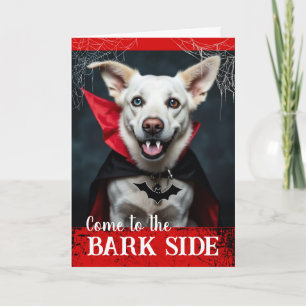 Cartão Feliz Howl-oween com Cachorro Vampiro do Lado do L