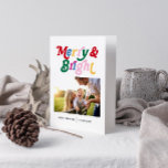 Cartão Feliz Moderna e Foto Brilhante Colorida<br><div class="desc">Entre no espírito natalício com nossa Feliz moderna e Cartão com fotos colorida brilhante! Este cartão apresenta um padrão divertido de feliz e brilhante escrito em retrorgrafia colorida, fazer perfeito para todos os amantes de Natal em sua vida. Personalize a frente do cartão com sua foto de Natal favorita e...</div>