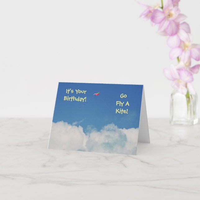 CARTÃO "FICANDO MAIS VELHO HUMOR DE ANIVERSÁRIO, VÁ VOAR  (Orquídea)