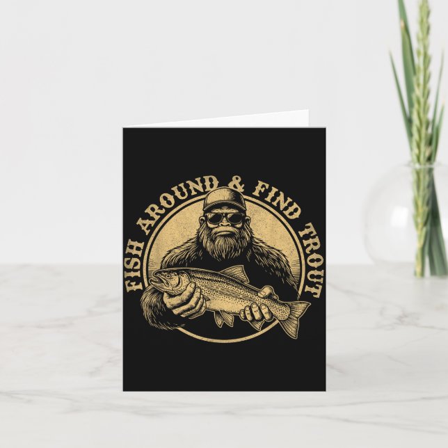 Cartão Fish Around And Find Trout Bigfoot Fishing Sasquat (Frente)