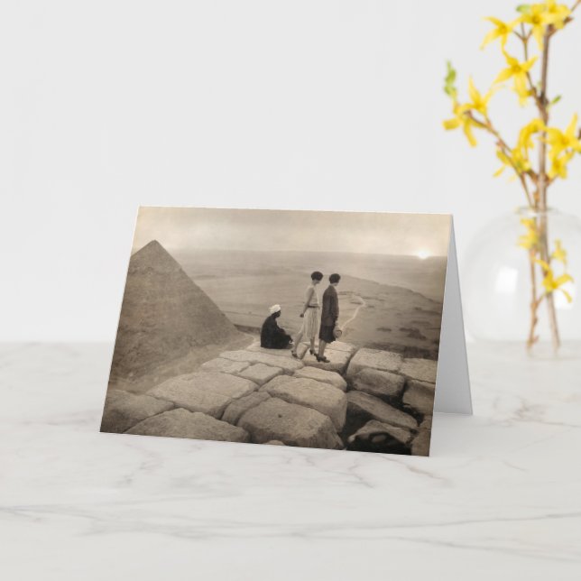 Cartão Flapper Girls Sunrise na Pirâmide Khufu, Egito 192 (Flor Amarela)