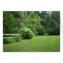 Flores e cena do gramado das árvores