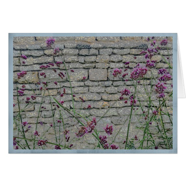 Cartão Flores roxas Wispy em uma parede de tijolo rústica (Frente Horizontal)