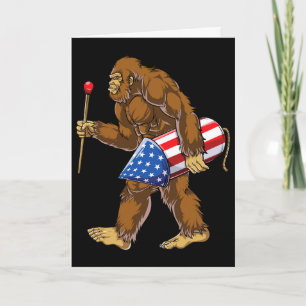 Cartão Fogueira do Pé-Grande 4 de Julho Homens Sasquatch 